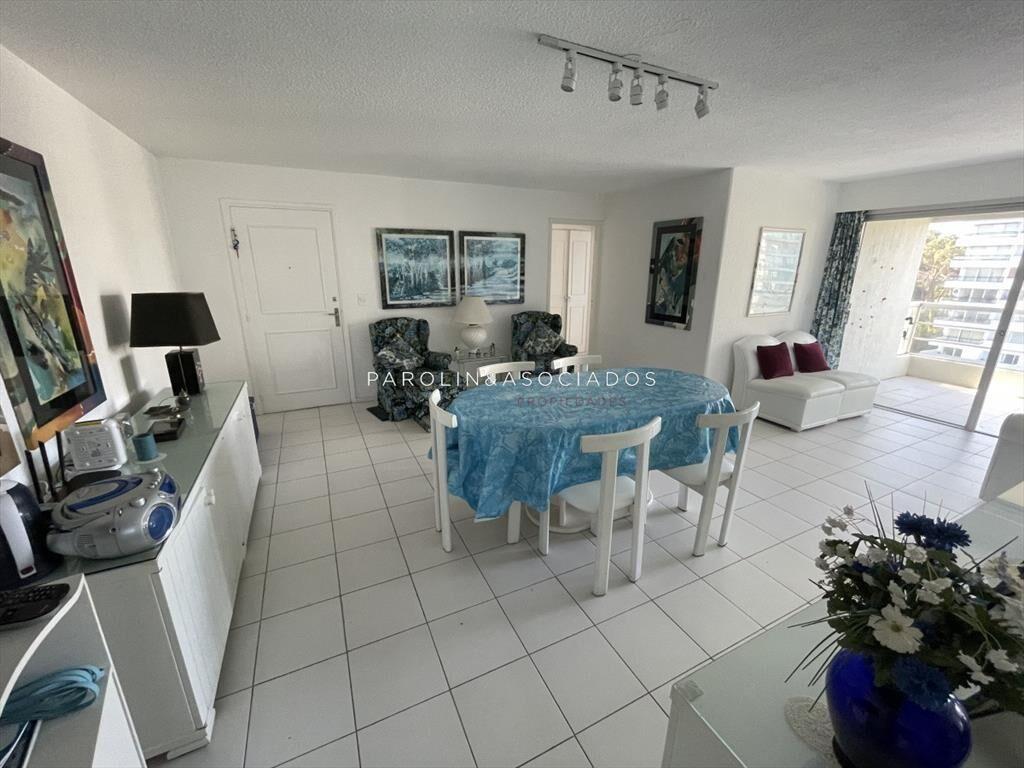 Apartamento en venta de 3 dormitorios en torre