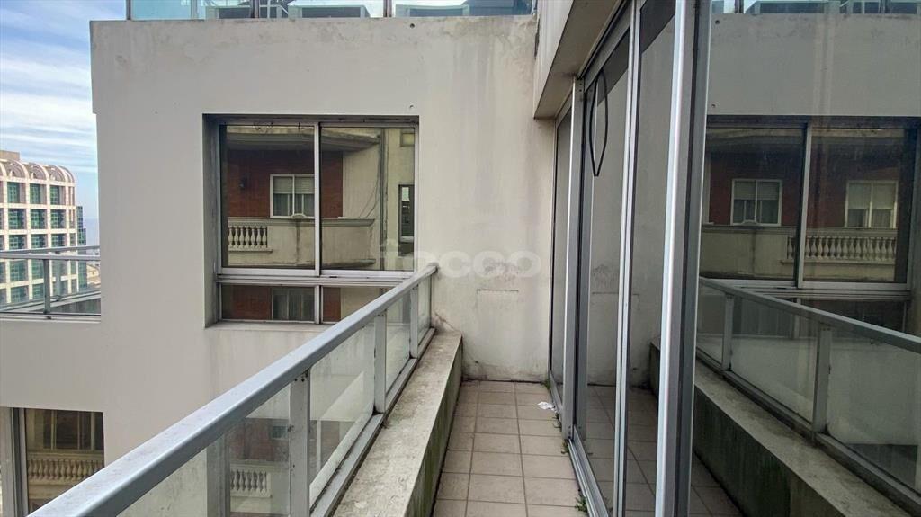 VENTA Y ALQUILER DE BUENA OFICINA EN PLAZA INDEPENDENCIA