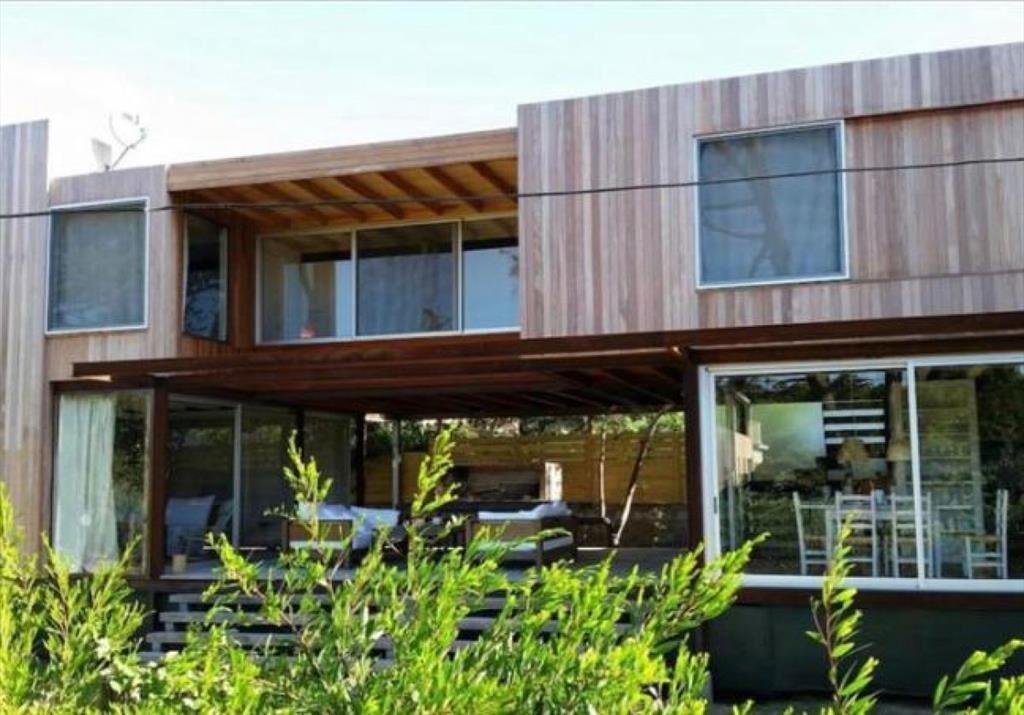 CASA EN VENTA DE 4 DORMITORIOS EN LA BARRA