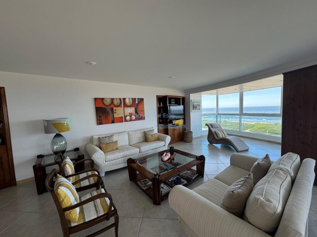 Apartamento en Venta de 3 dormitorios en Punta ,