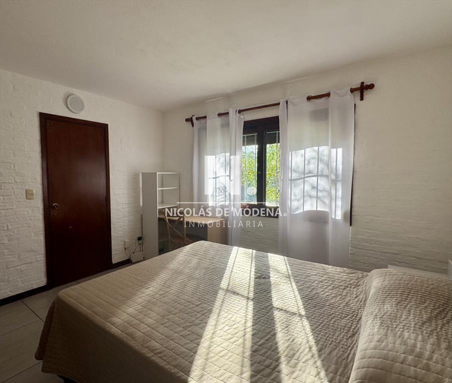 Alquila casa en Punta del Este de 4 dormitorios, excelente
