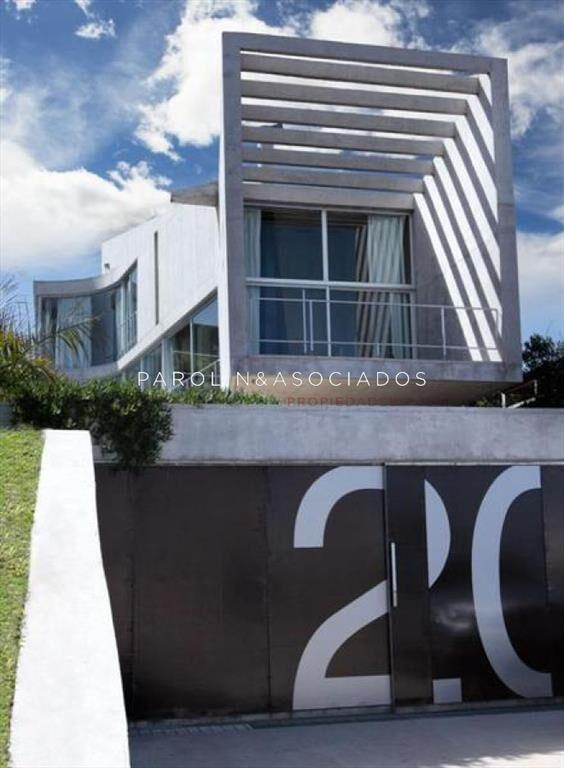 Hermosa casa en venta de 4 dormitorios en Punta