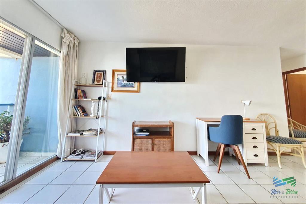APARTAMENTO FRENTE AL MAR, EN VENTA. CON TERRAZA PRIVADA, E