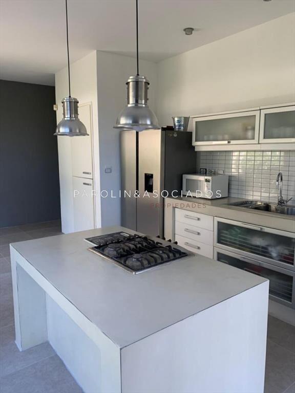 VENTA DE CASA DE 4 DORMITORIS EN MONTOYA PUNTA