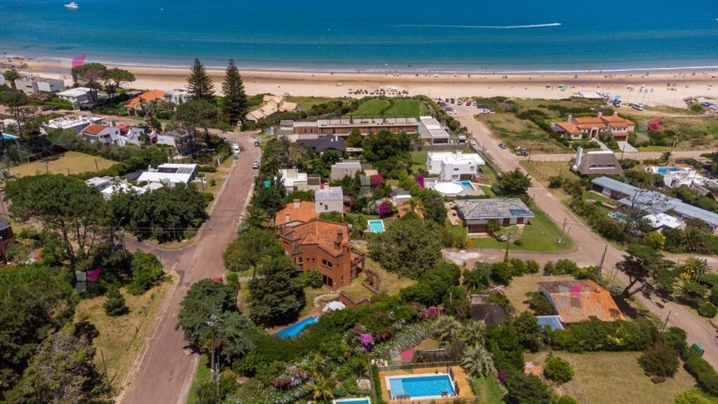 VENTA DE CASA DE 5 DORMITORIOS EN SOLANAS PUNTA