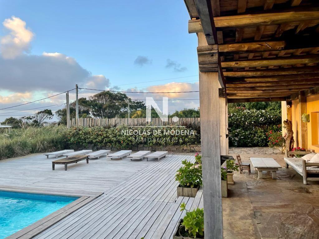 Casa Frente Al Mar - 5 dormitorios en Altos de Pubta Piedra