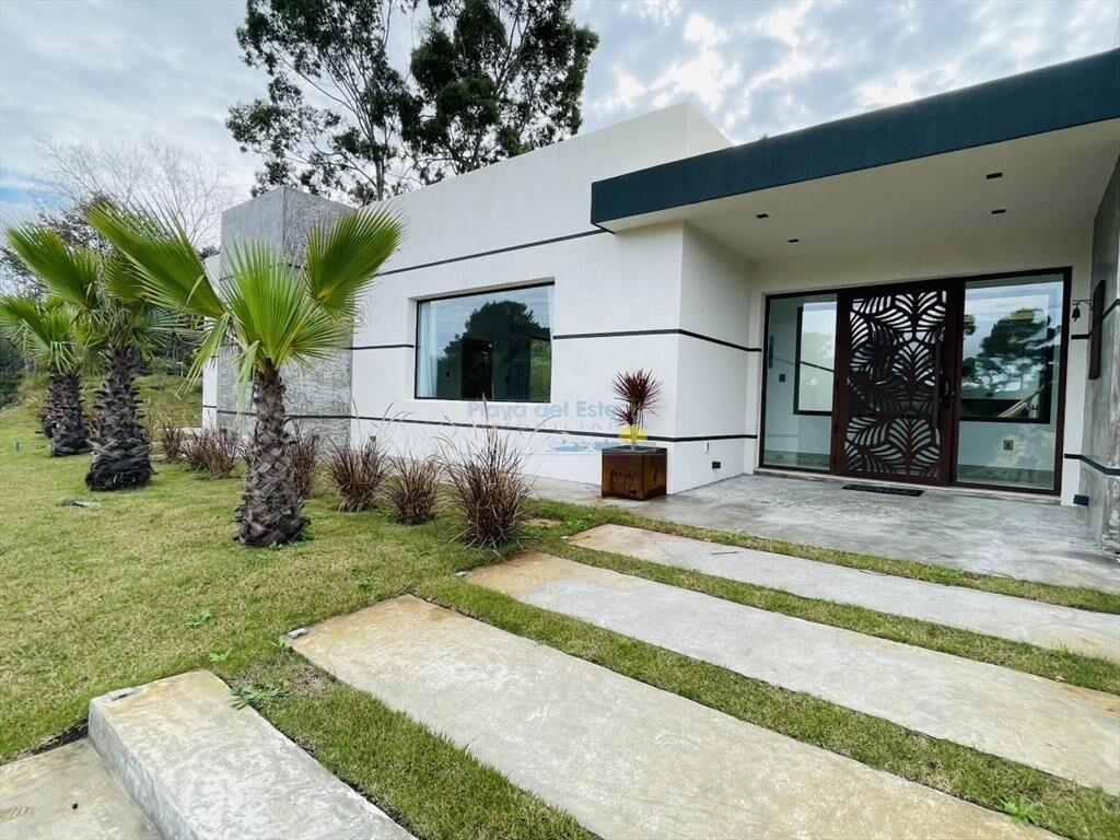 Hermosa casa en Acres de Solanas