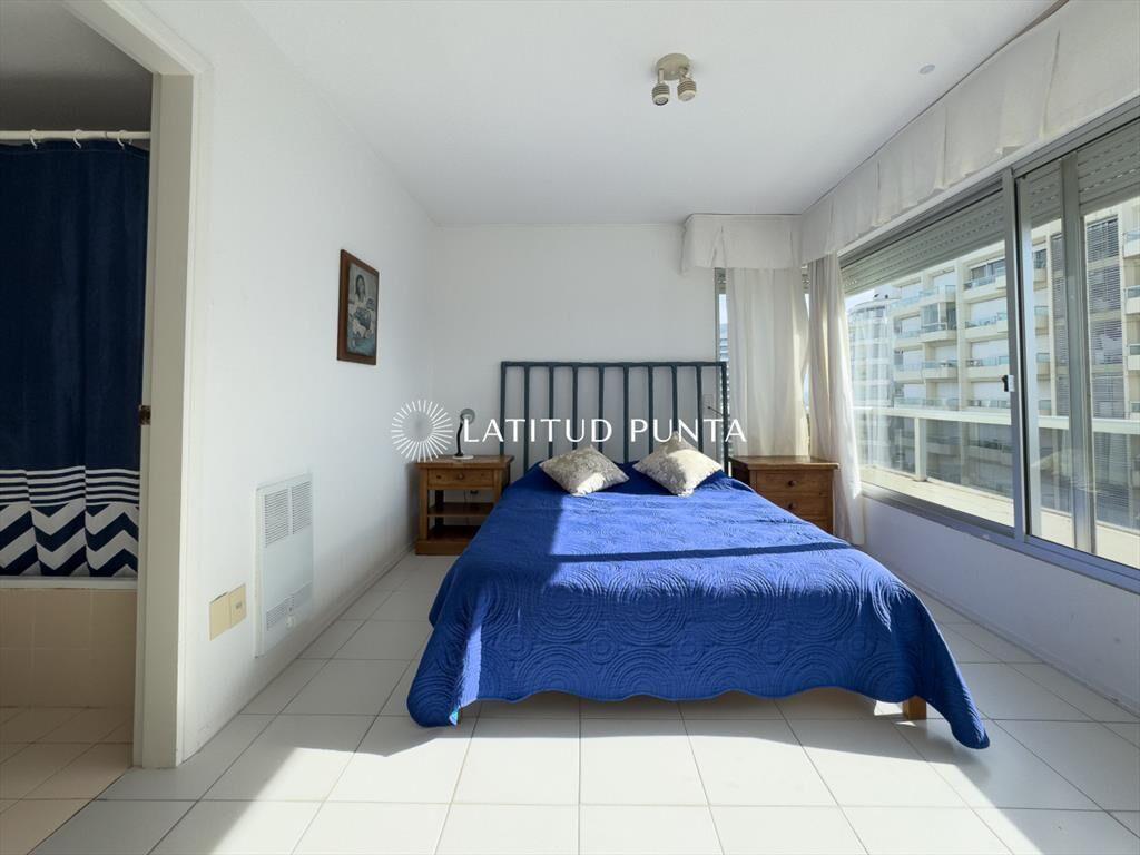 Apartamento en Brava, 2 dormitorios, piso alto