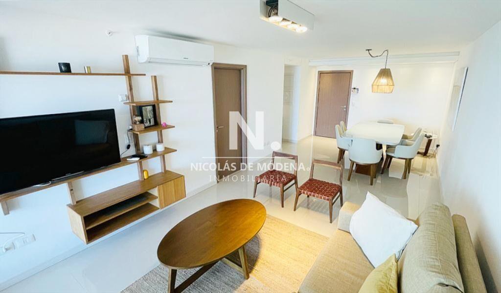 Apartamento de 3 Dormitorios con Parrillero en -