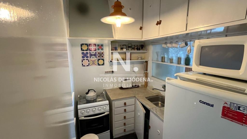 Vende impecable departamento con vista al mar, en
