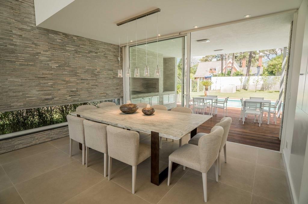 VENTA CASA A ESTRENAR 4 DORMITORIOS + DEPENDENCIA