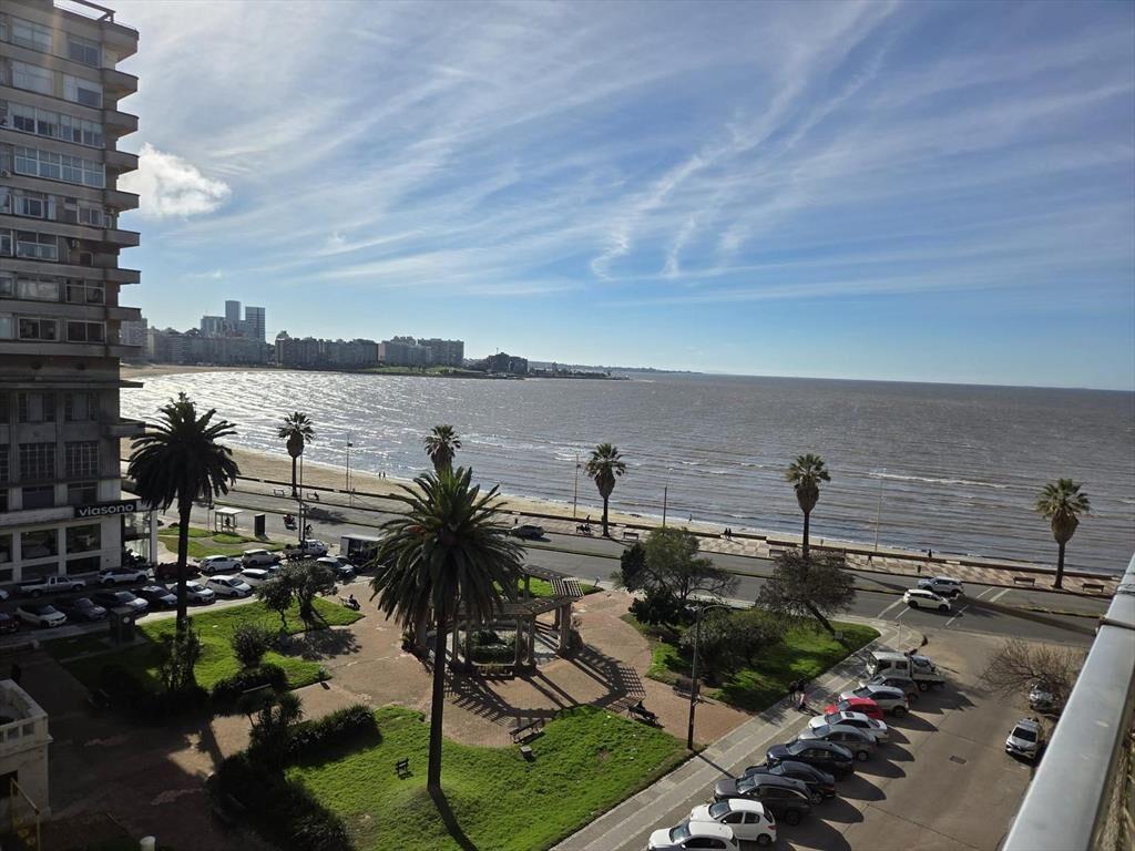 Plaza Gomensoro, vista al mar, piso alto, 155 m2, 3 dormito