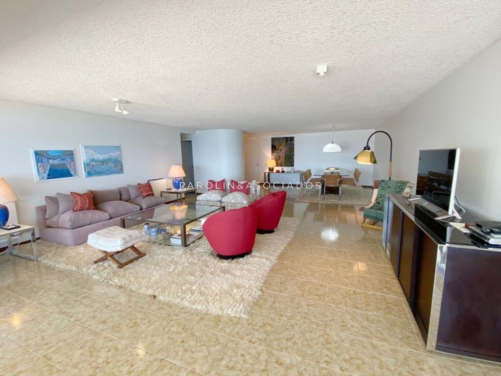 Apartamento en venta de 3 dormitorios en edificio