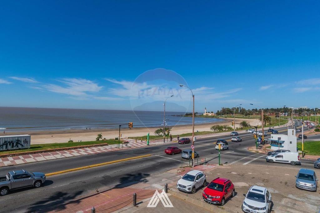 VENTA TERRENO RAMBLA BUCEO 20 M FRENTE 1060 M2