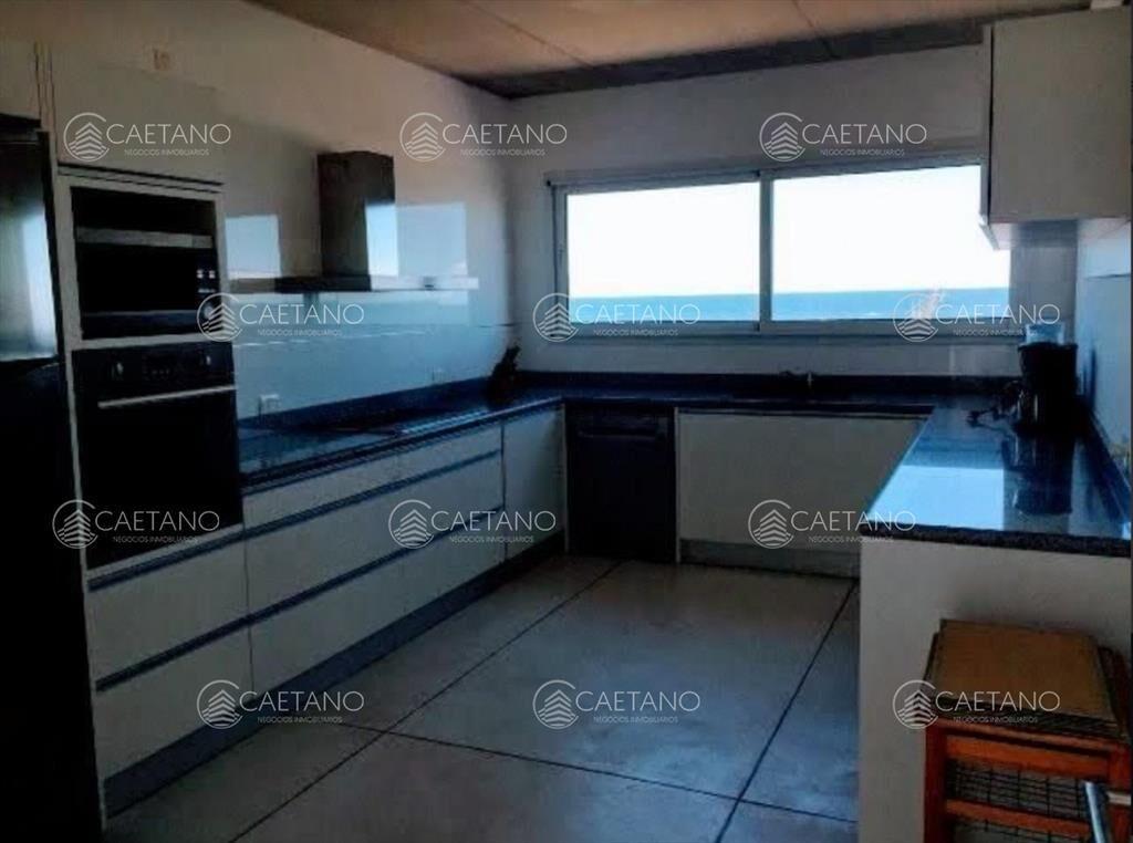 Casa de 4 dormitorios en venta !