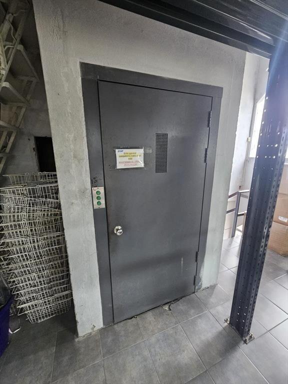 Colón proximo peatonal Sarandi, 1425 m2 , ascensor !!