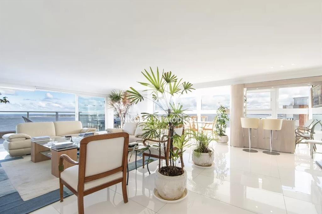 Vende excelente departamento 3 dormitorios en ,