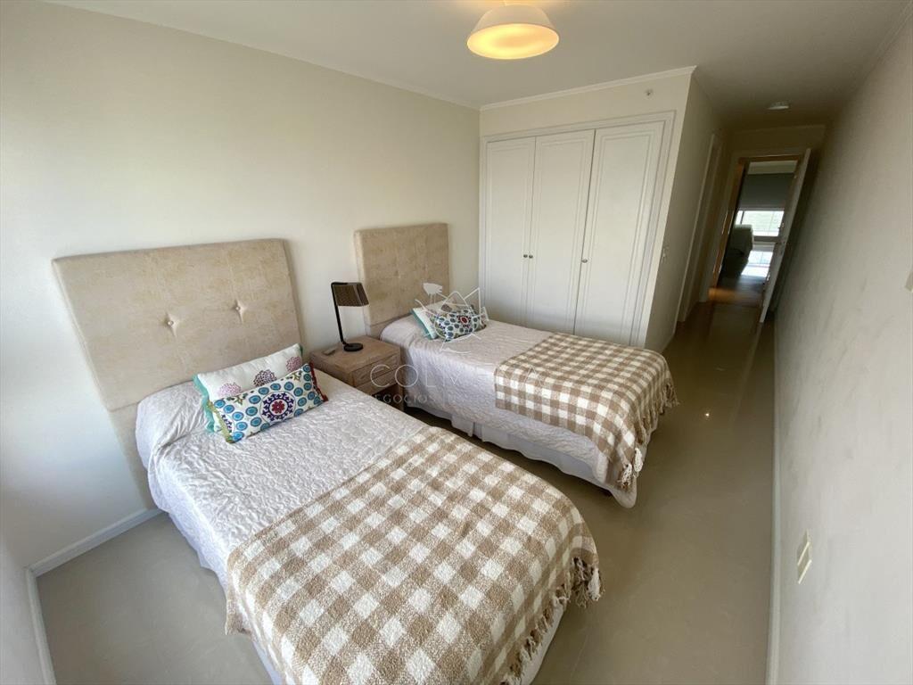 Vende apartamento de 3dormitorios en Brava- Punta del Este
