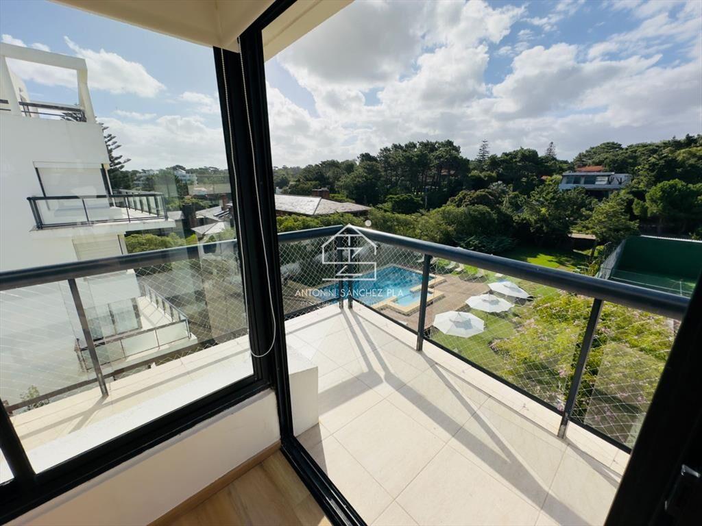 Apartamento en venta frente a playa brava.