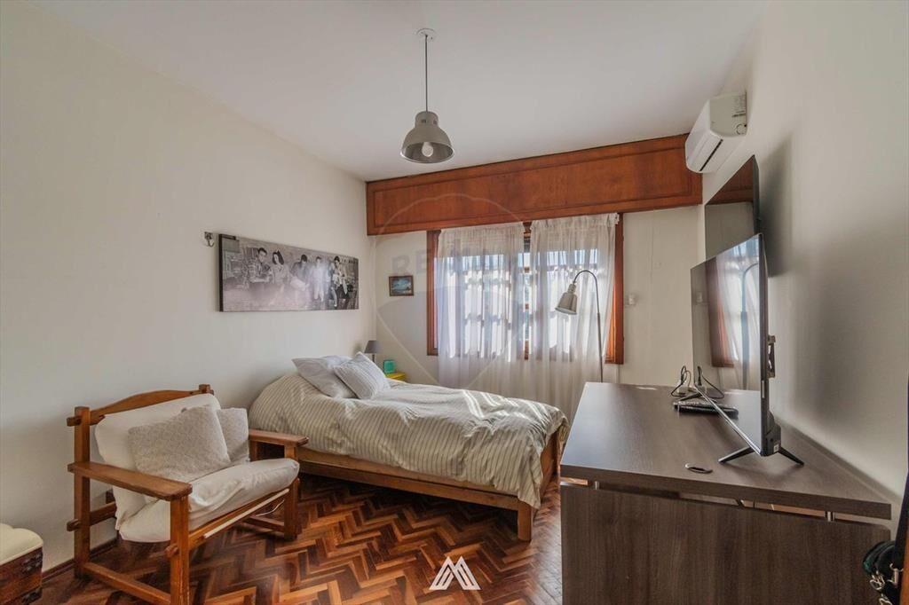 Se alquila casa 4 dormitorios en Punta Gorda.