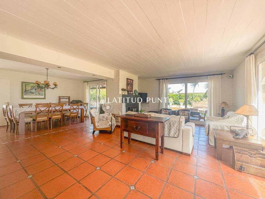 Casa en Tio Tom, 6 dormitorios y piscina