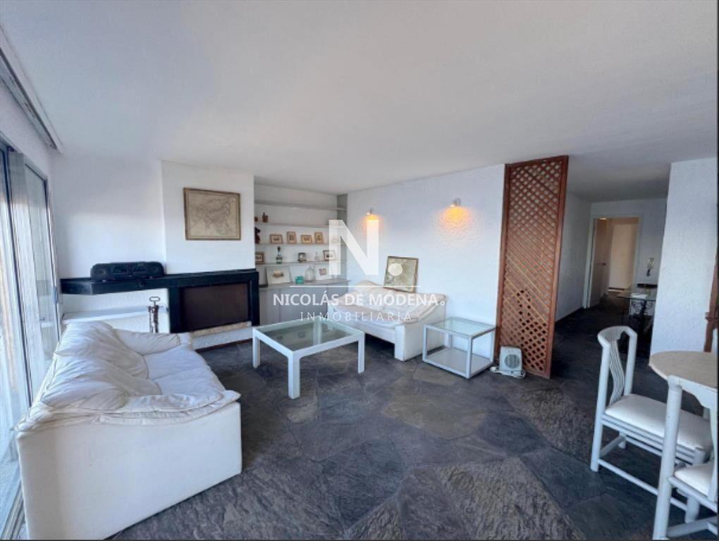 En venta impecable apartamento de 3 dormitorios y