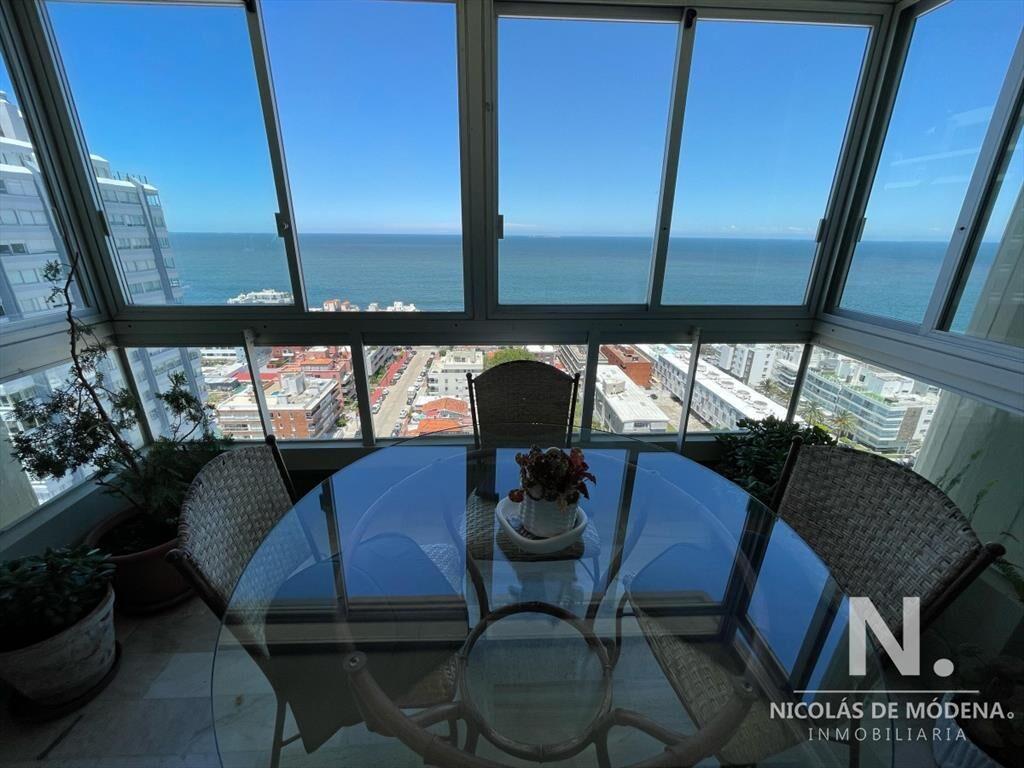 Apartamento de 3 dormitorios en venta en  en Península, Pu