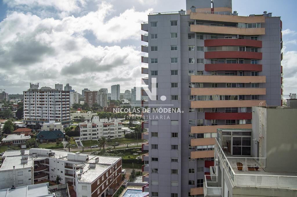 Departamento a pasos de Playa Brava, unidad A ESTRENAR.