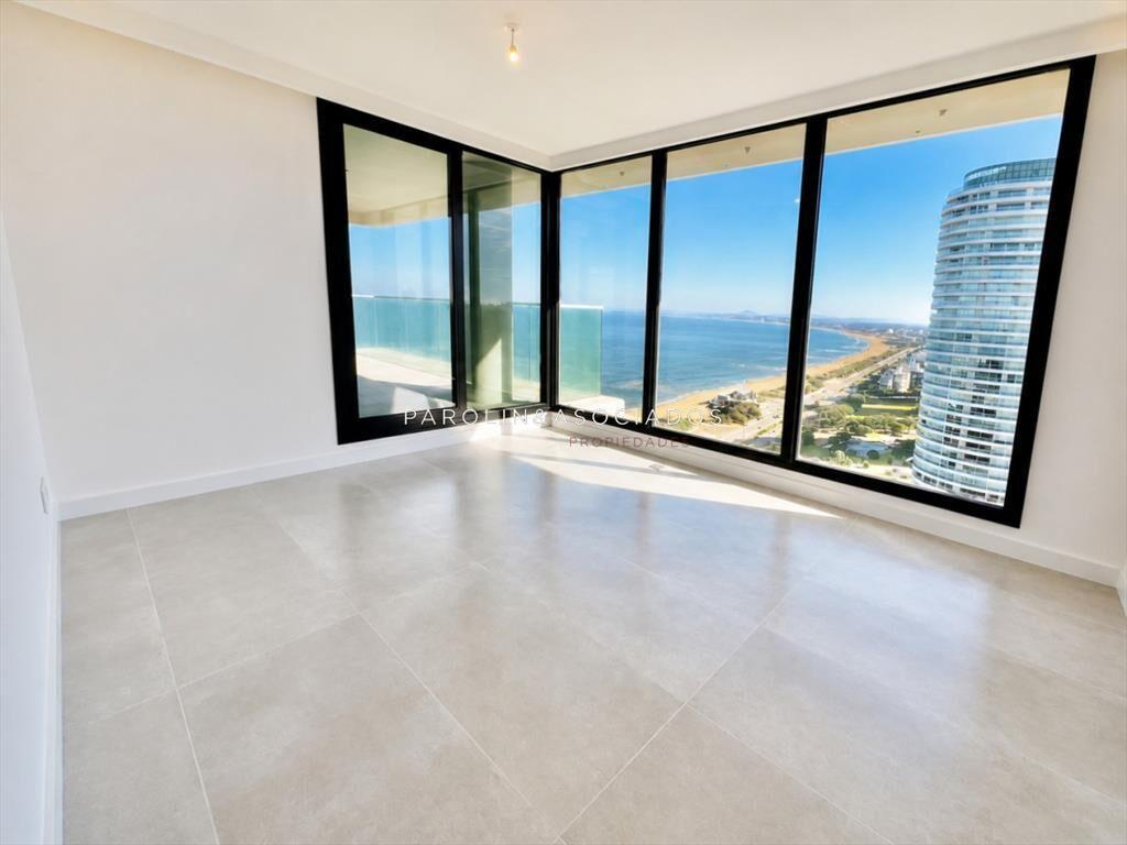 Apartamento de 4 dormitorios frente al mar en del