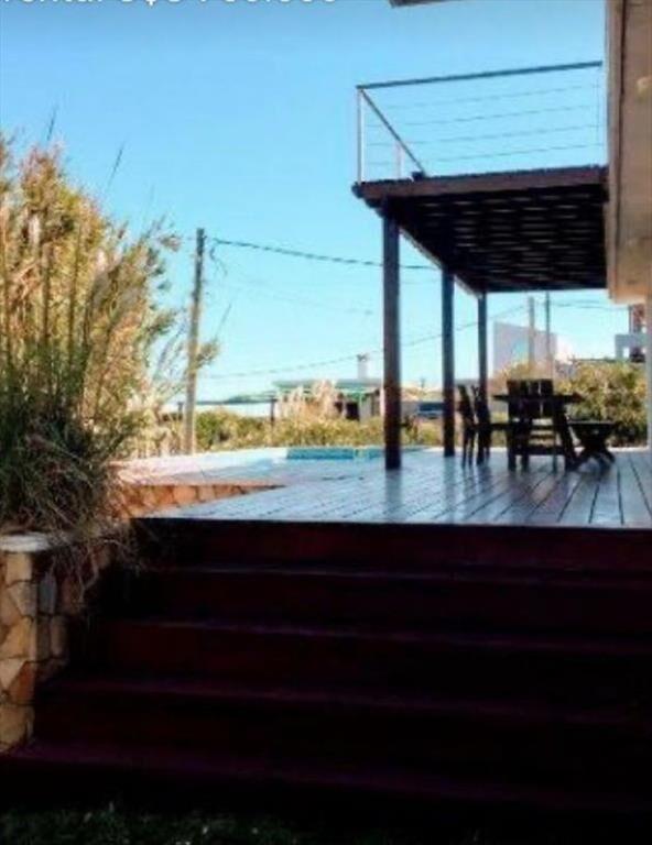 CASA EN VENTA DE 4 DORMITORIOS EN MANANTIALES