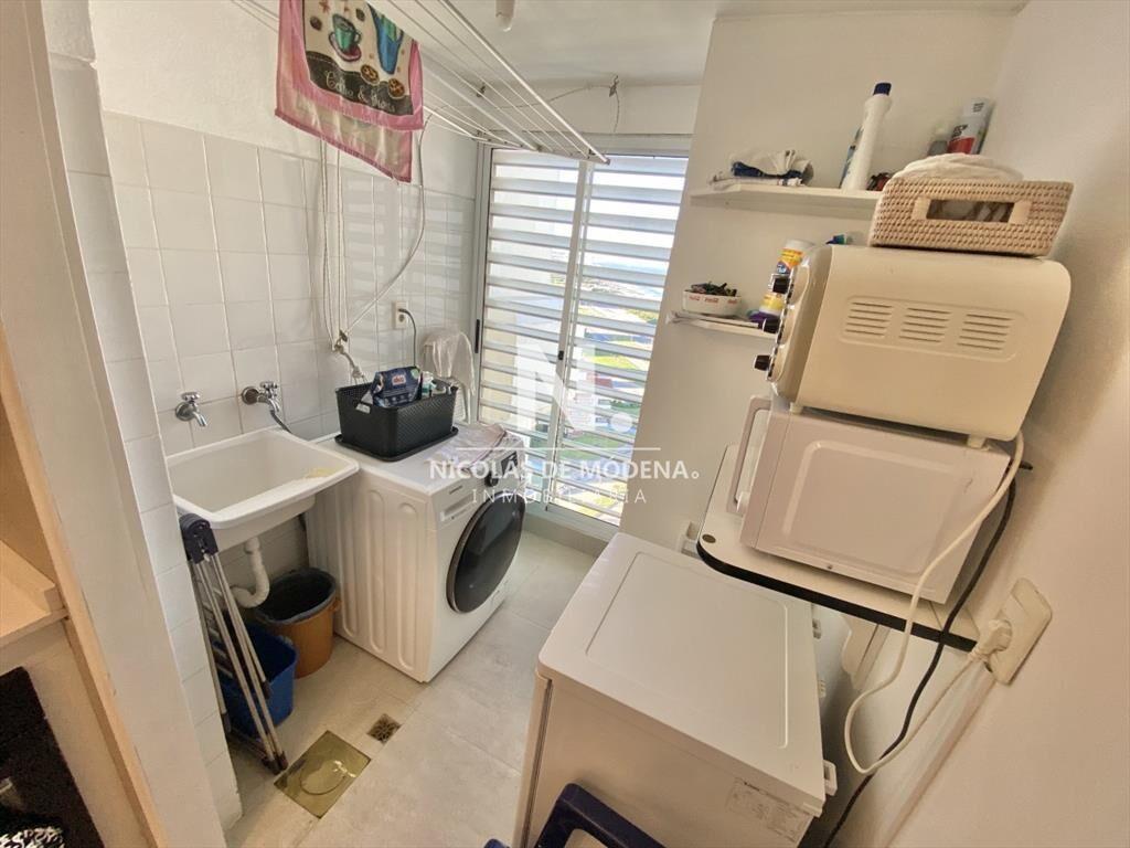 Vende apartamento de 3 dormitorios en Brava Punta