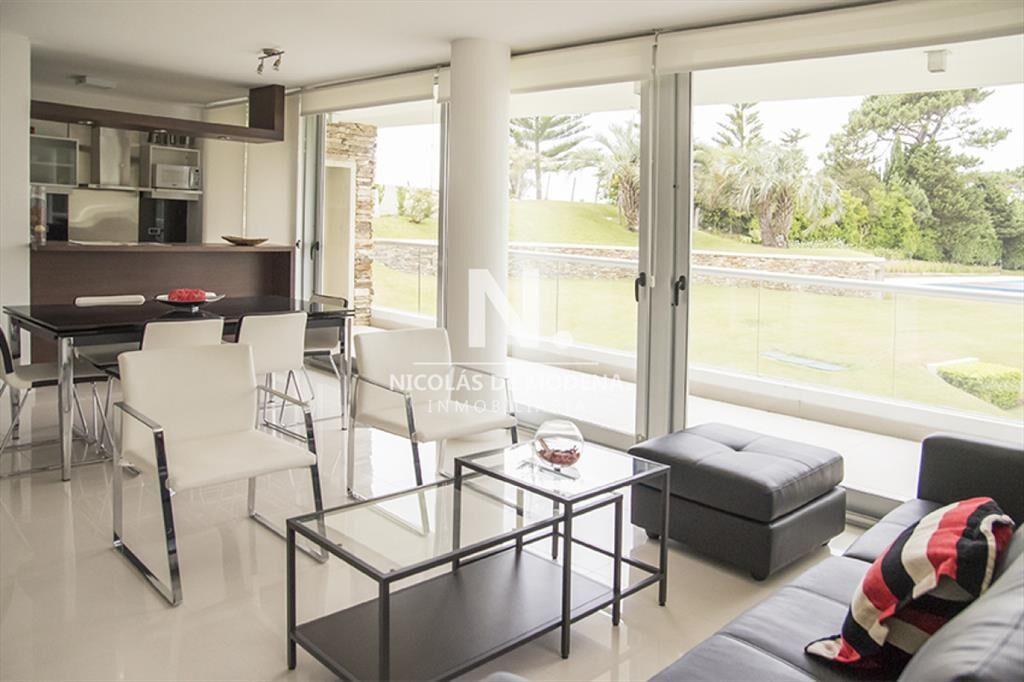 Departamento en venta en torre de categoría de 2 dormitori