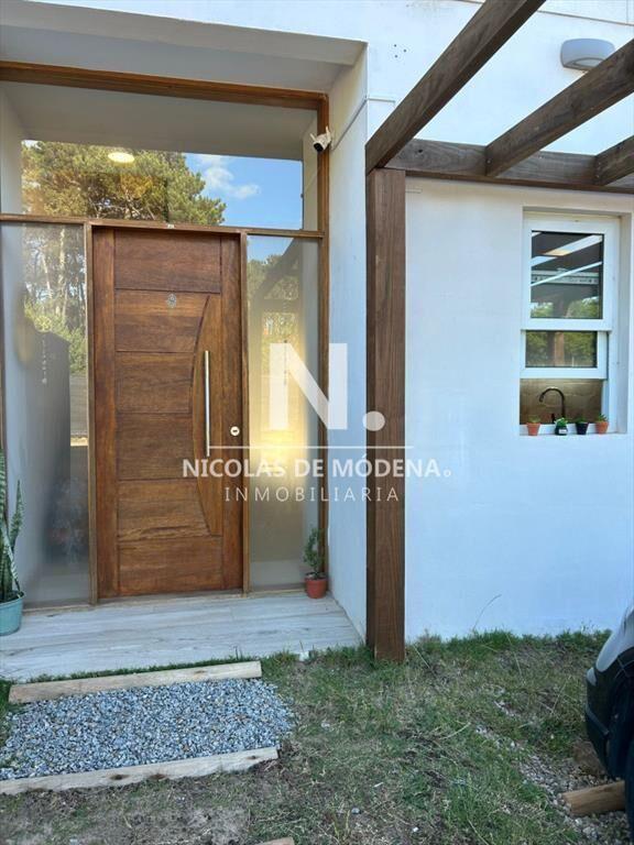Alquila Casa en Pinares de 3 dormitorios.