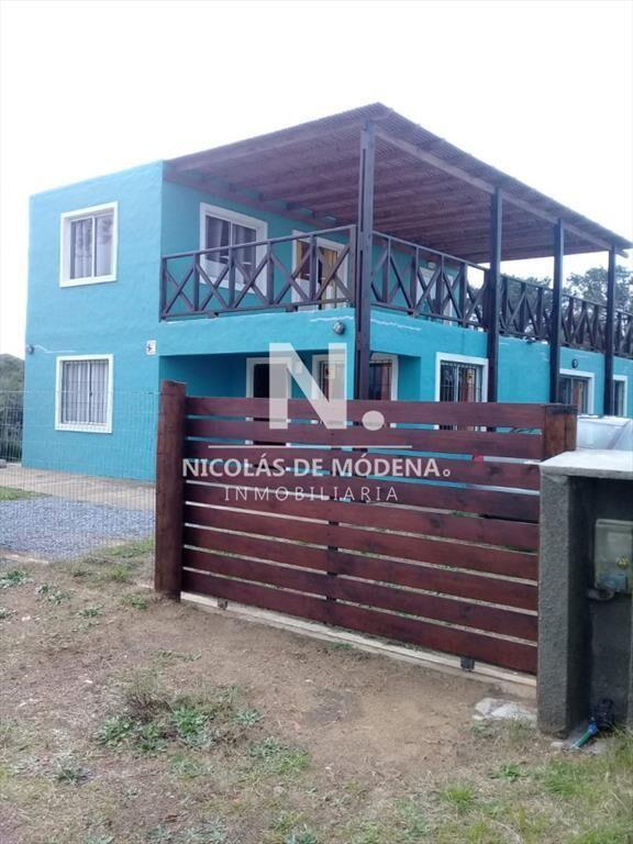 Casa de Cuatro Dormitorios en Manantiales - Venta