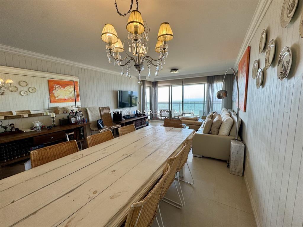 Hermoso apartamento en venta en torre Imperiale, Punta del