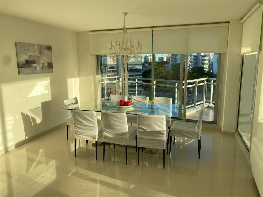 Apartamento de 3 dormitorios en venta en primeras