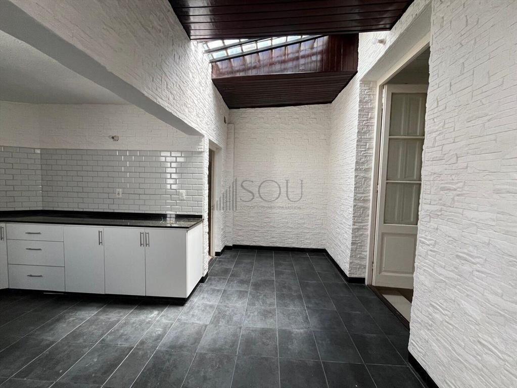VENDE CASA 4 DORMITORIOS, PATIO CON PARRILLERO PASO MOLINO