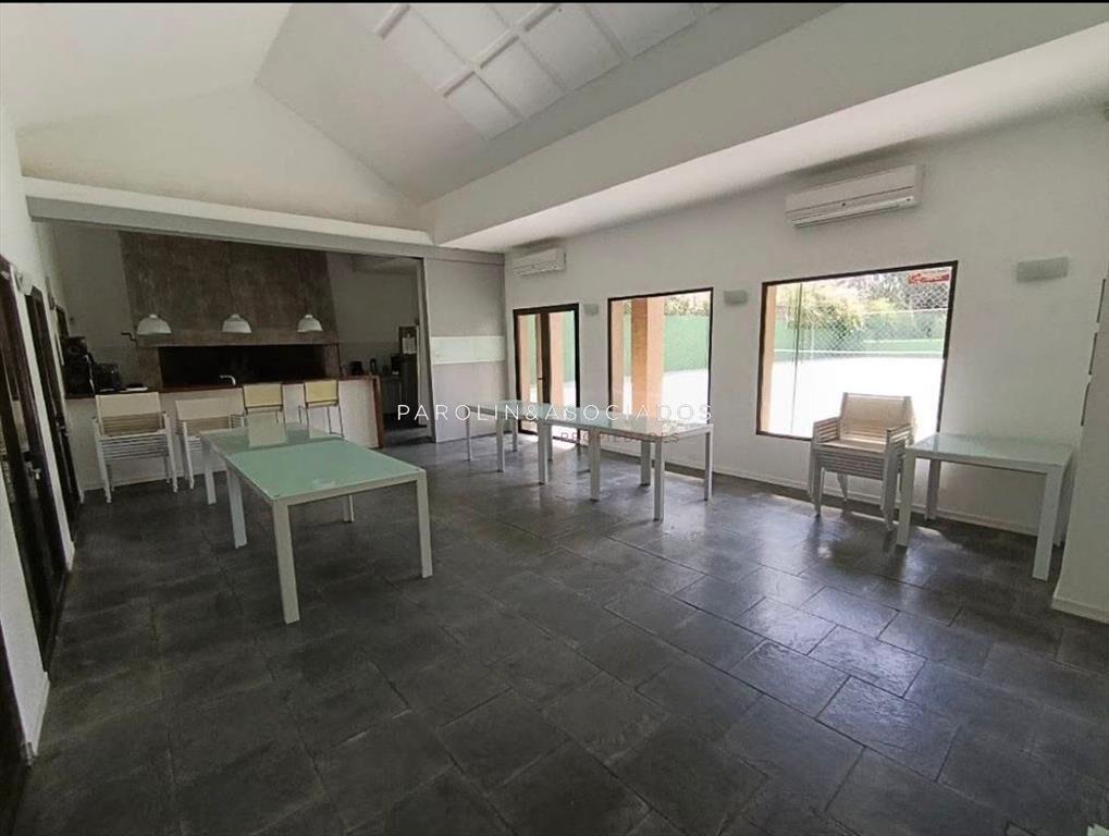 Casa en Barrio privado con piscina y cancha de