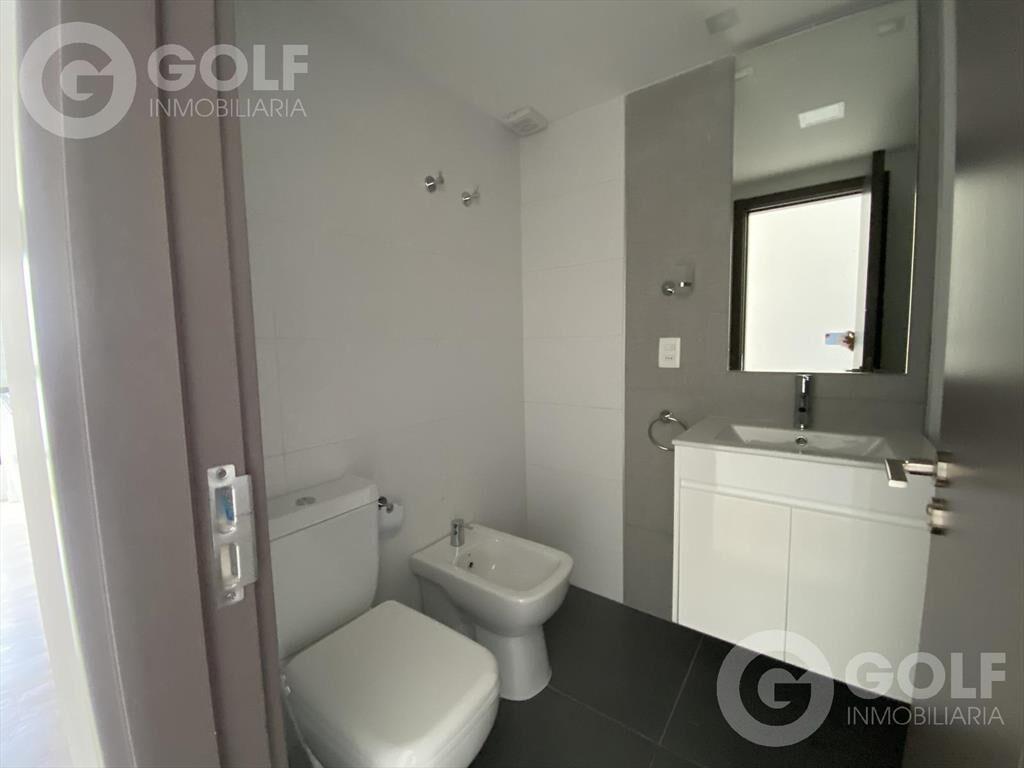 Venta de apartamento de dos dormitorios con terraza en el C