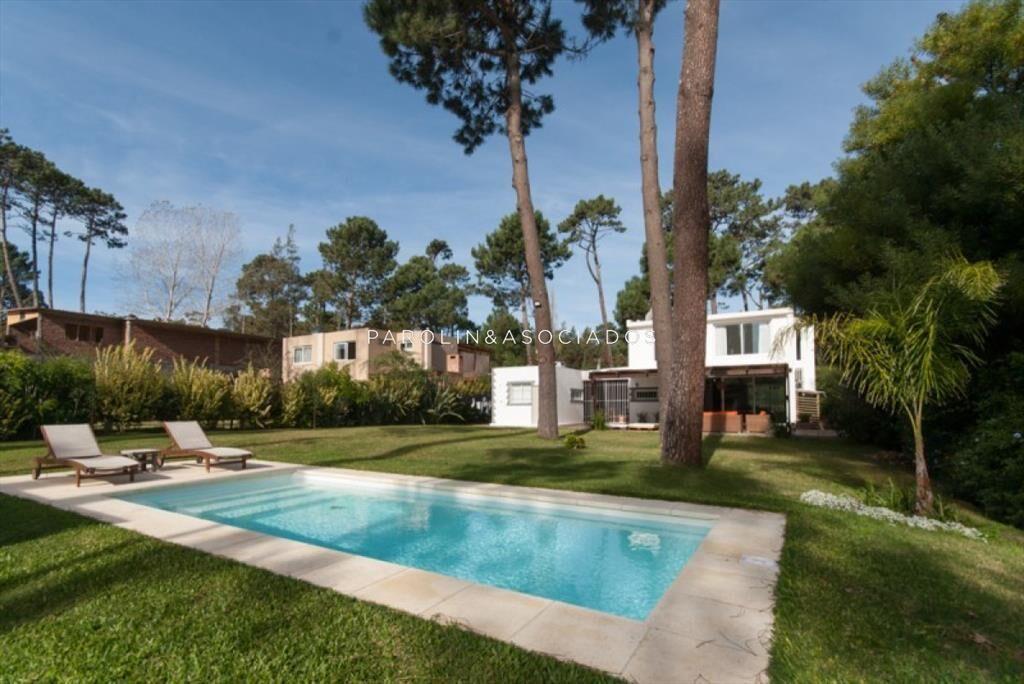 Hermosa casa en venta de 4 dormitorios en Punta