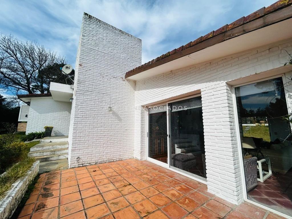 Casa en Venta de 3 Dormitorios en Jardines de Del