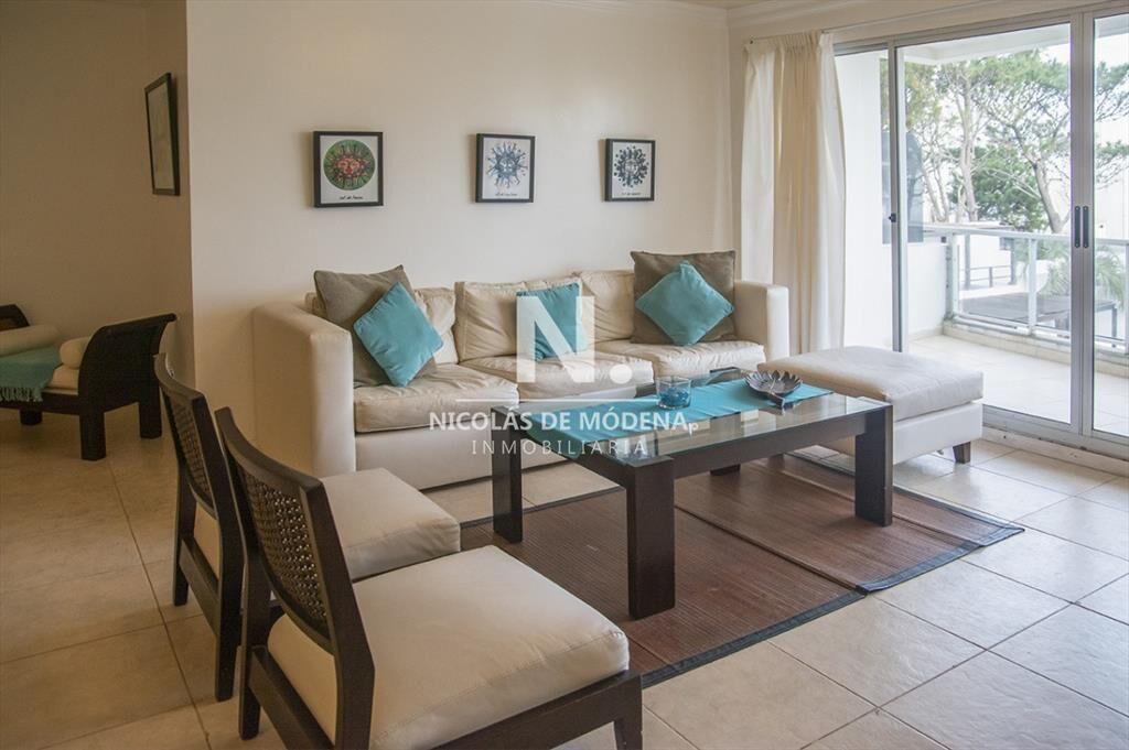Departamento en venta a metros de Playa Mansa