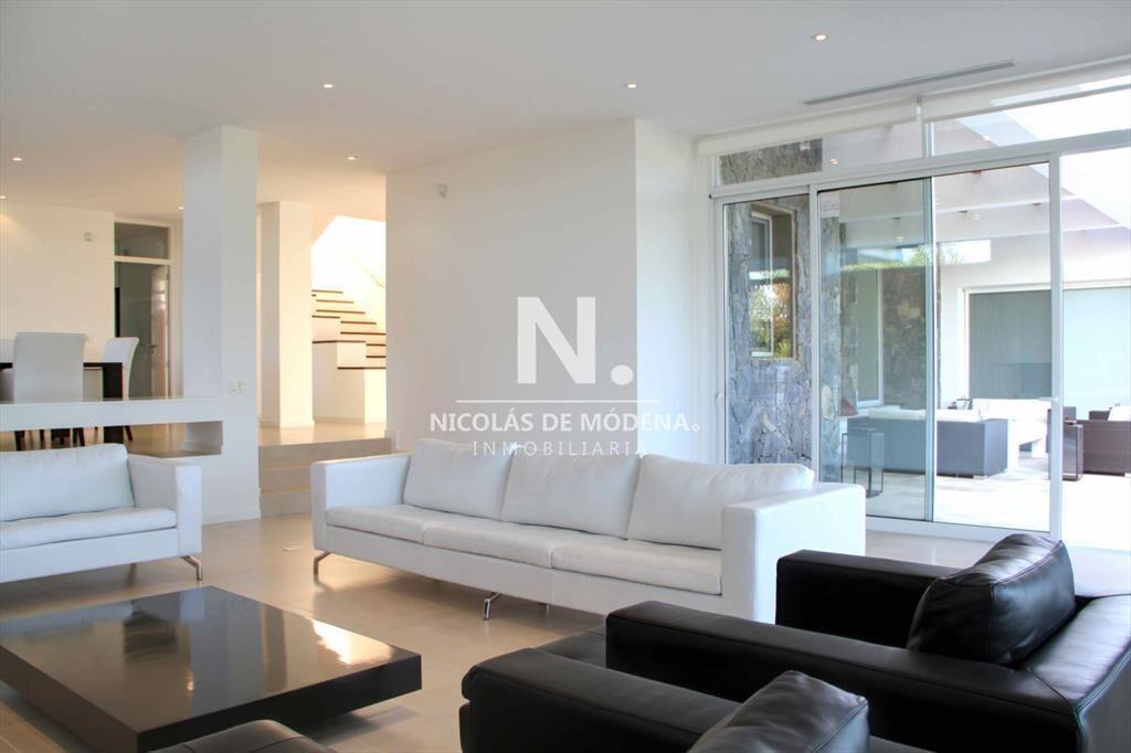 En venta y alquiler casa en Manantiales de 5 dormitorios.