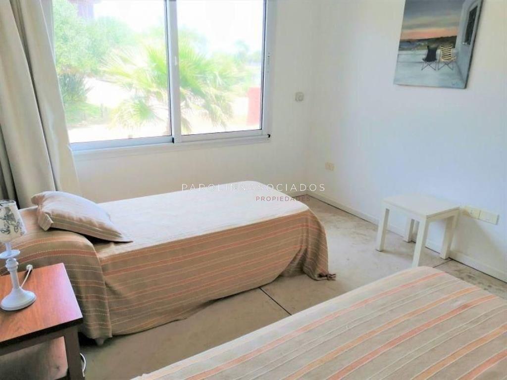 Casa de 5 dormitorios en venta en Manantiales,