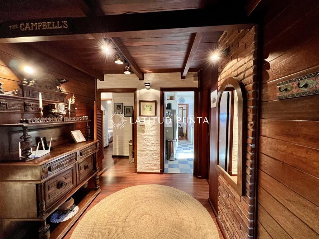 Casa de 4 dormitorios. Roosevelt