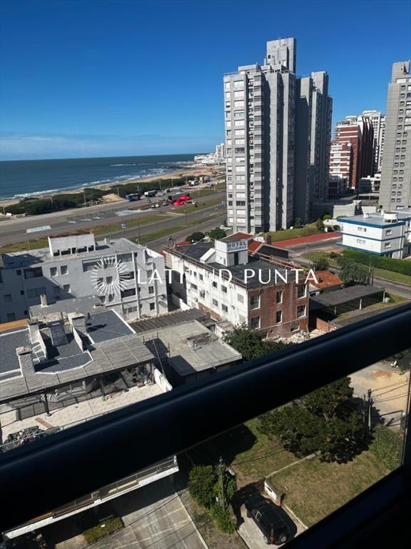 Playa Brava, apartamento en venta de dos
