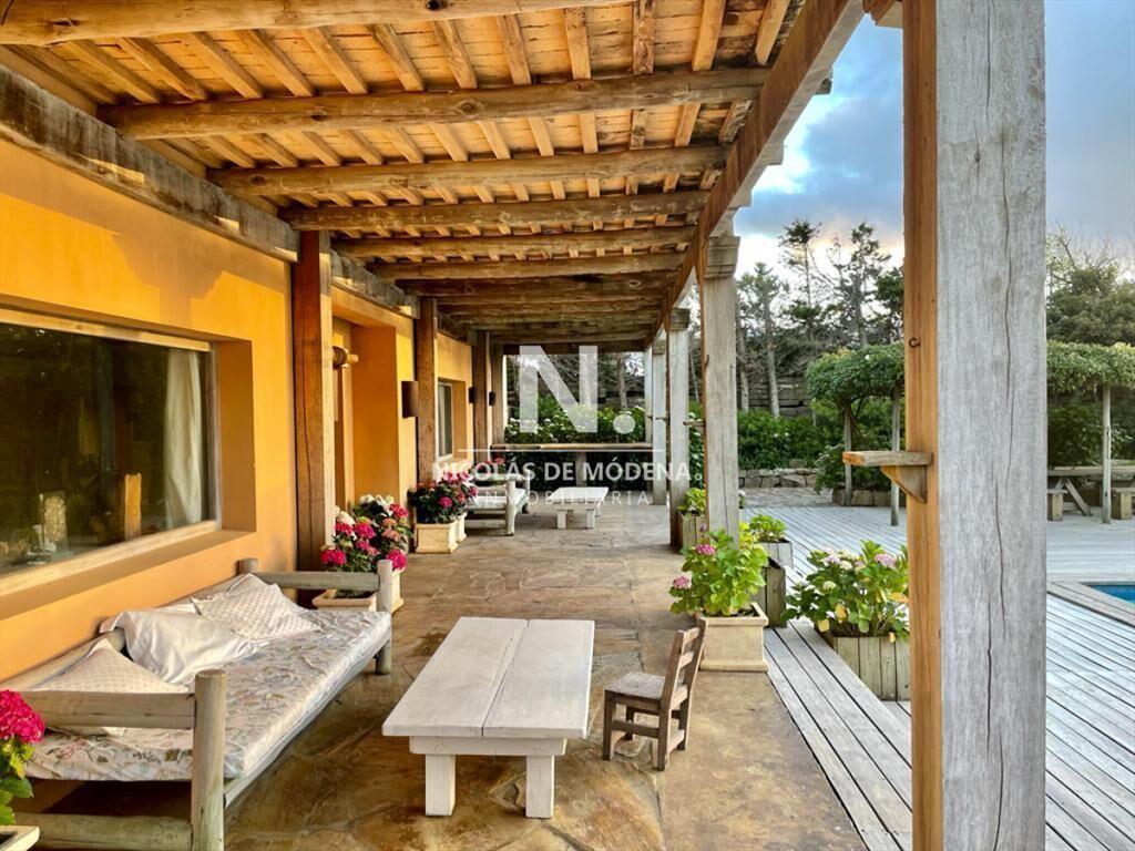 Casa Frente Al Mar - 5 dormitorios en Altos de Pubta Piedra