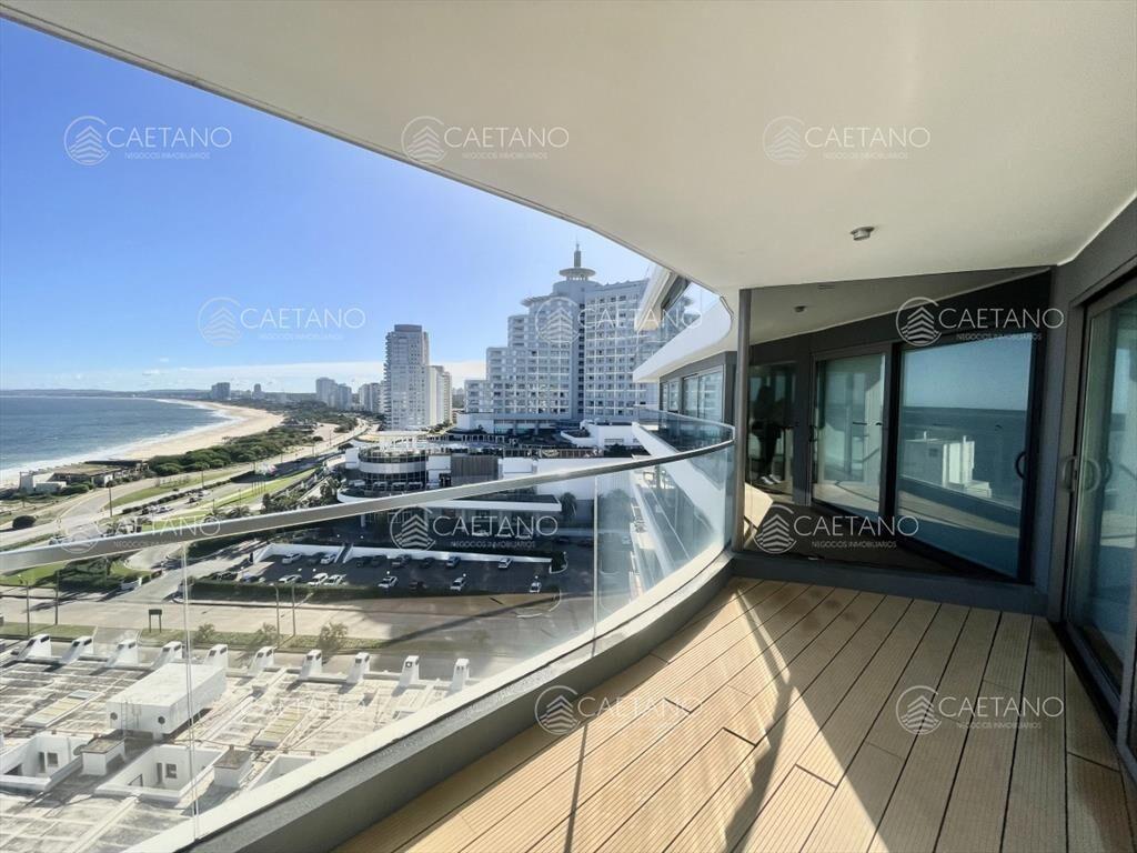 Venta apartamento. 3 Dormitorios. Playa mansa,