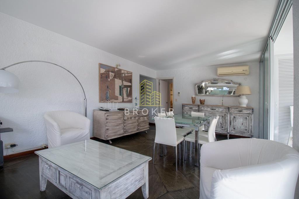 Venta de luminoso apartamento en Peninsula. Punta