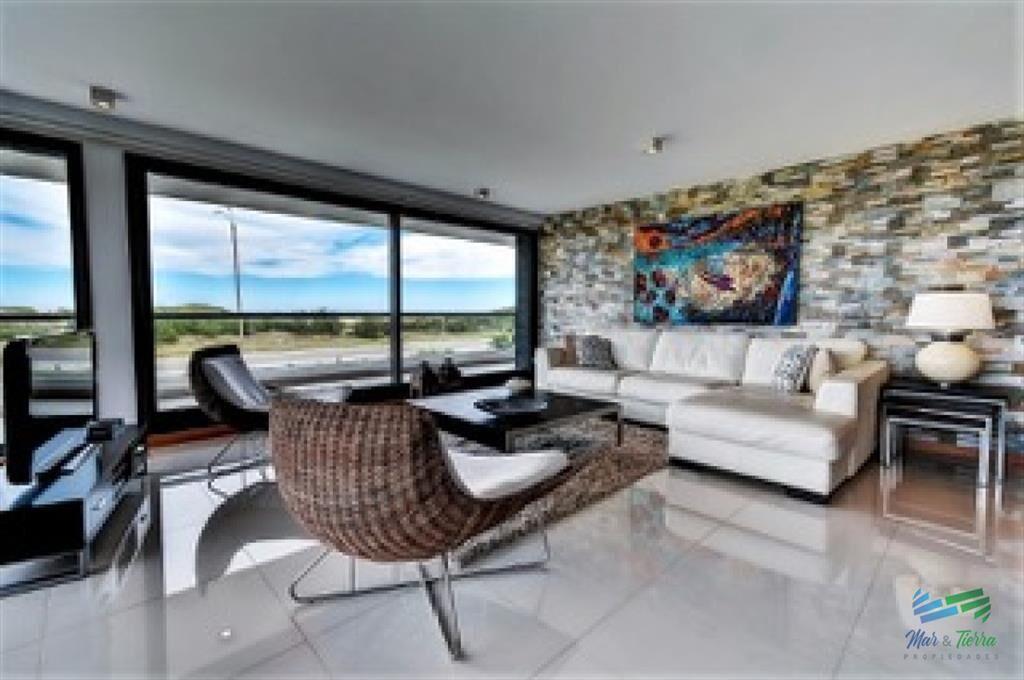Vendo apartamento 4 dormitorios en primera línea